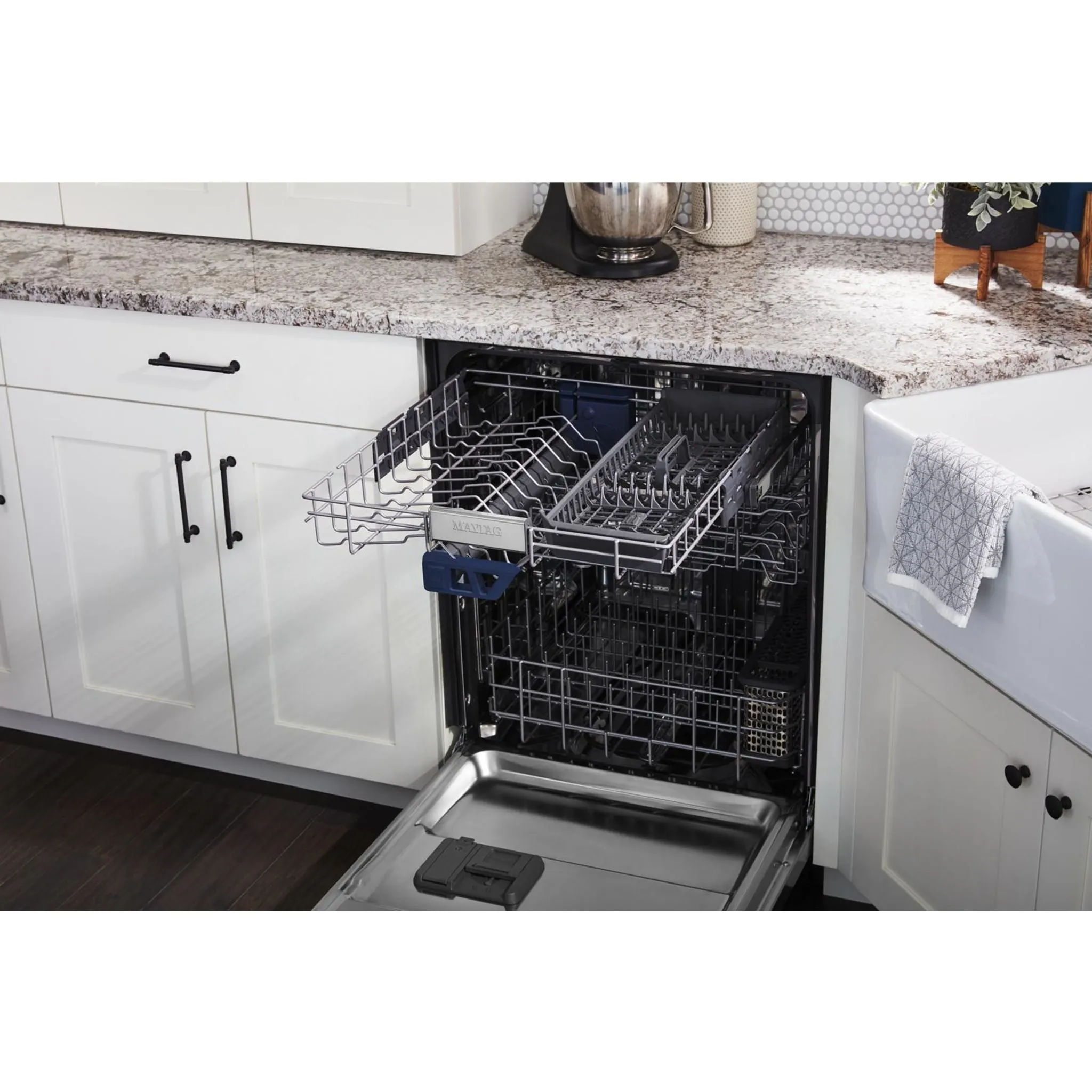 Maytag Top control dishwasher with Third Level Rack and Dual Power Filtration (MDB9959SKZ)