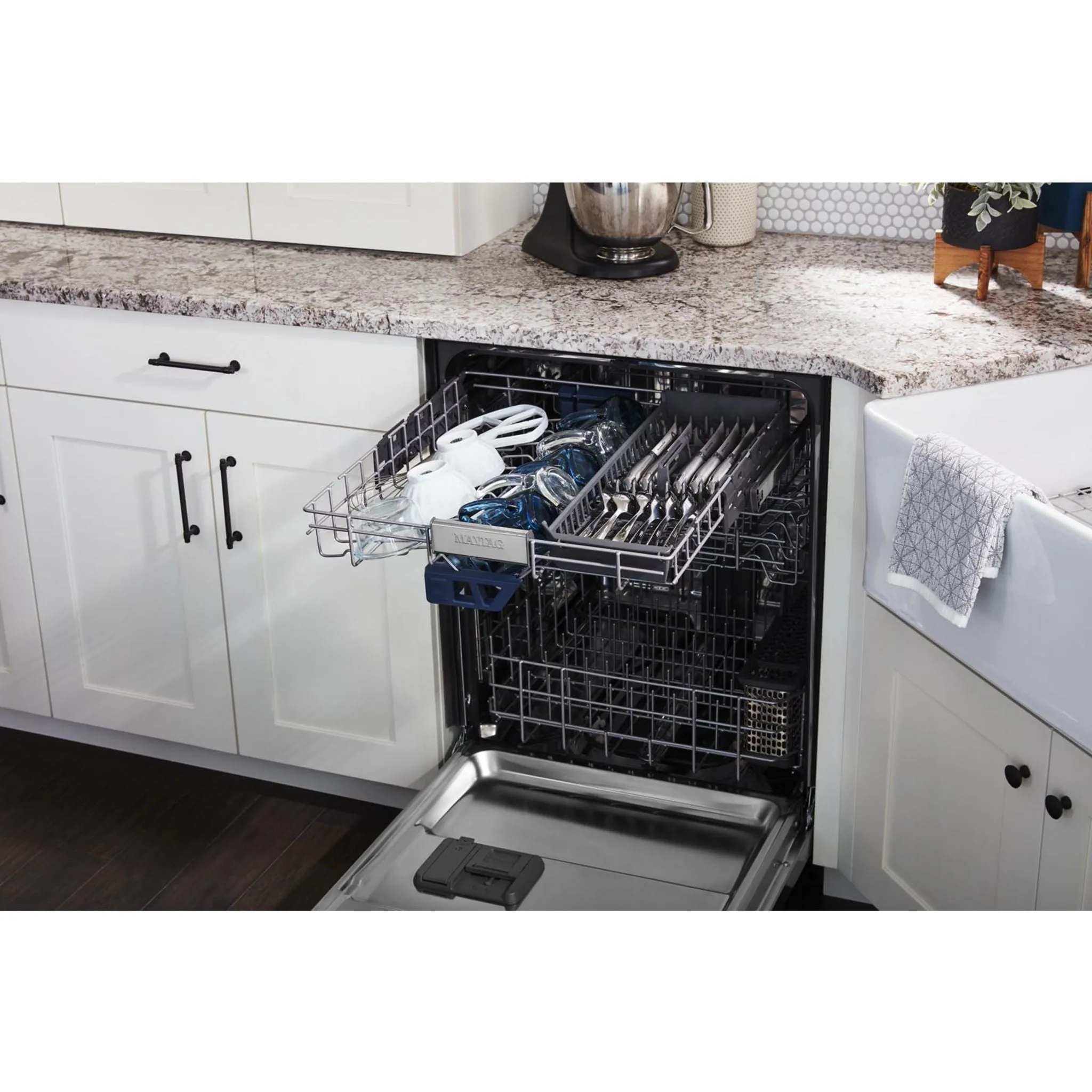 Maytag Top control dishwasher with Third Level Rack and Dual Power Filtration (MDB9959SKZ)